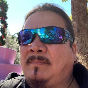 Meet your Posher, Manuel